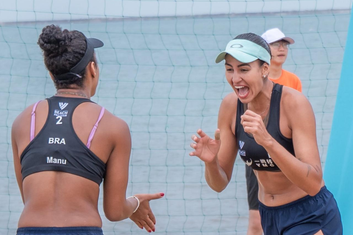 Atletas jogam pelo Futures - Beach Pro Tour, etapa do Circuito Mundial de Vôlei de Praia