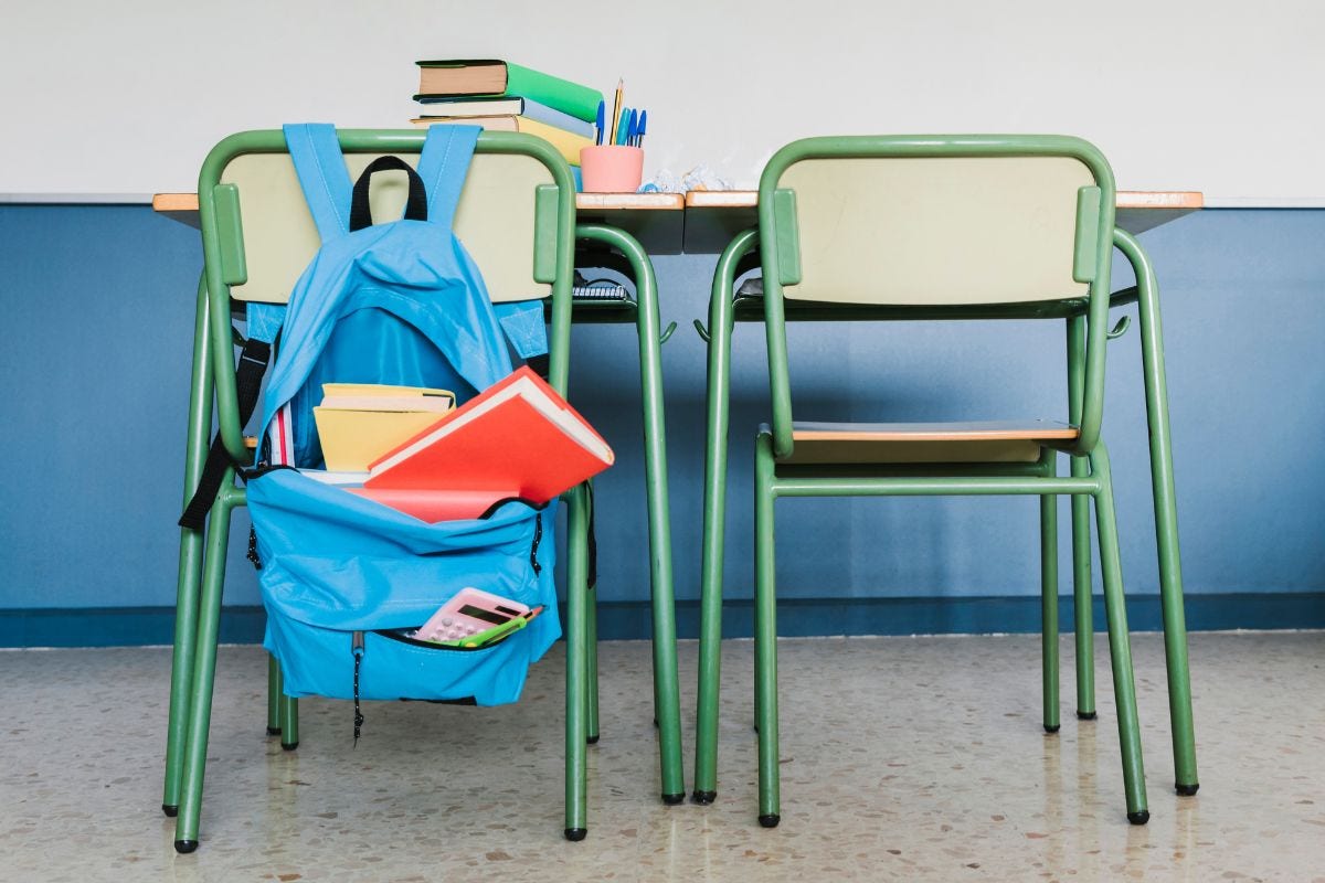 Adolescente teve imagem modificada por um colega, que supostamente sobrepôs o rosto dela em um corpo sem roupas e mostrou a montagem para uma outra estudante