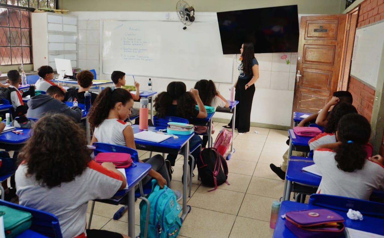 Enquanto Betim recebe por mês R$ 43,10 por aluno, Serra da Saudade ganha R$ 16,7 mil por estudante no período de 30 dias 