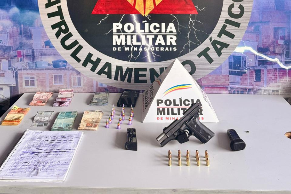 Material apreendido neste sábado (9/8) em aglomerado do bairro