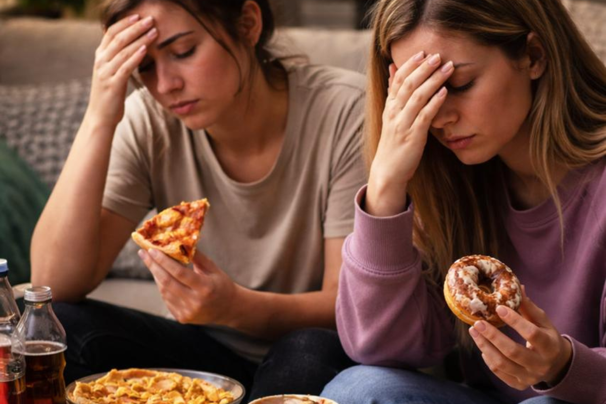 Um dos sinais da compulsão alimentar é que a pessoa, após comer muito, sente vergonha ou arrependimento