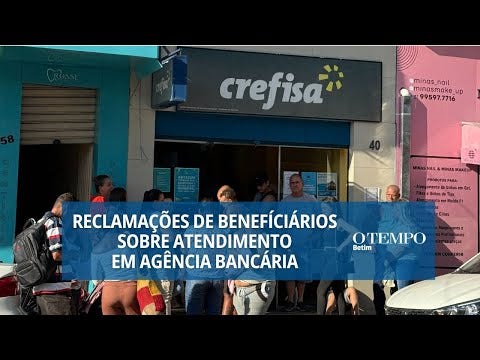 Pessoas de diversas cidades lotam a agência da Crefisa no Centro de Betim em busca de benefício financeiro