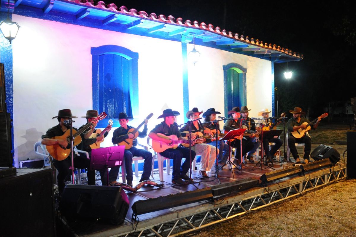 Evento contará com a apresentação da Orquestra Viola Sertaneja formada por 11 violeiros e um locutor