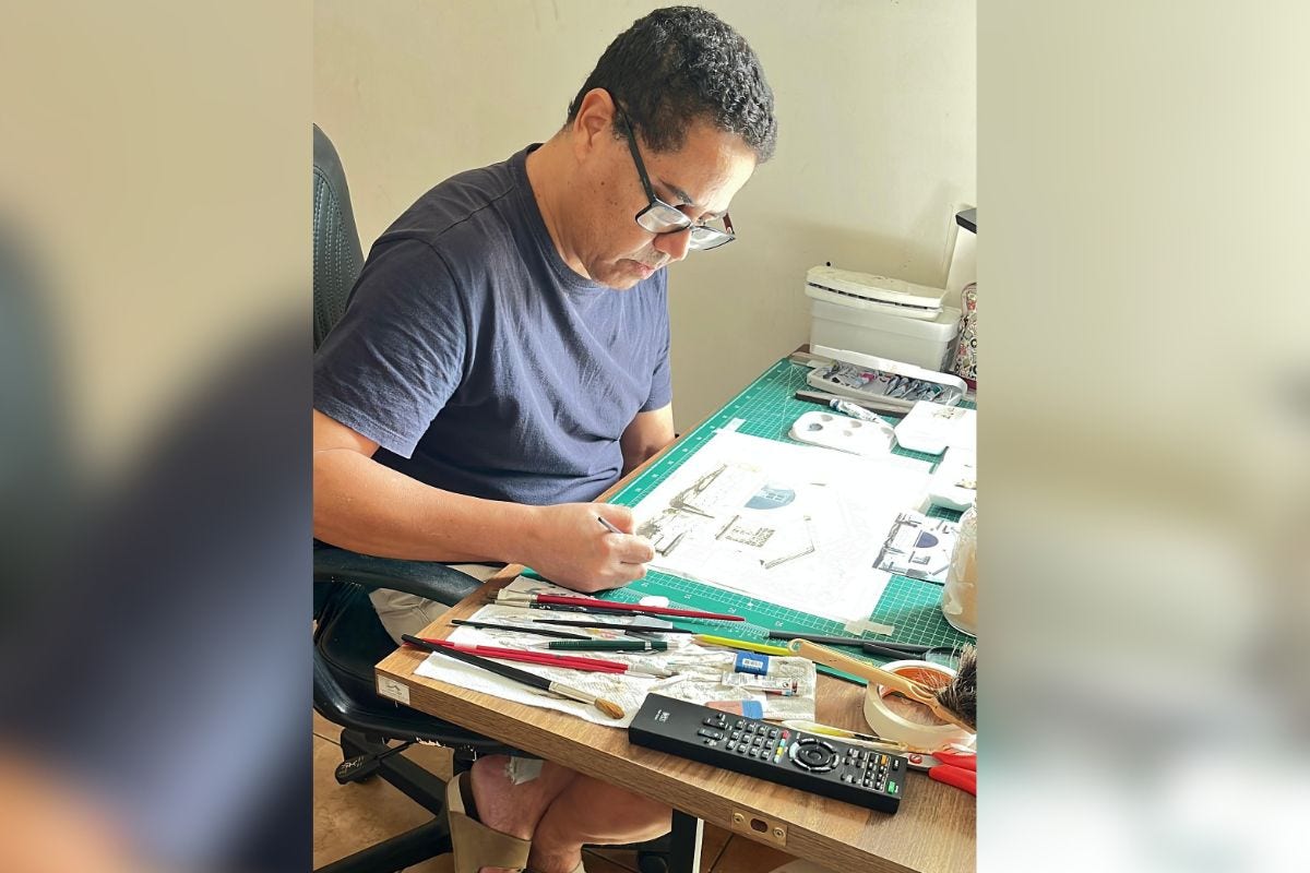 Renato César, artista plástico, teve a ideia de registrar casas que chamavam sua atenção desde a infância
