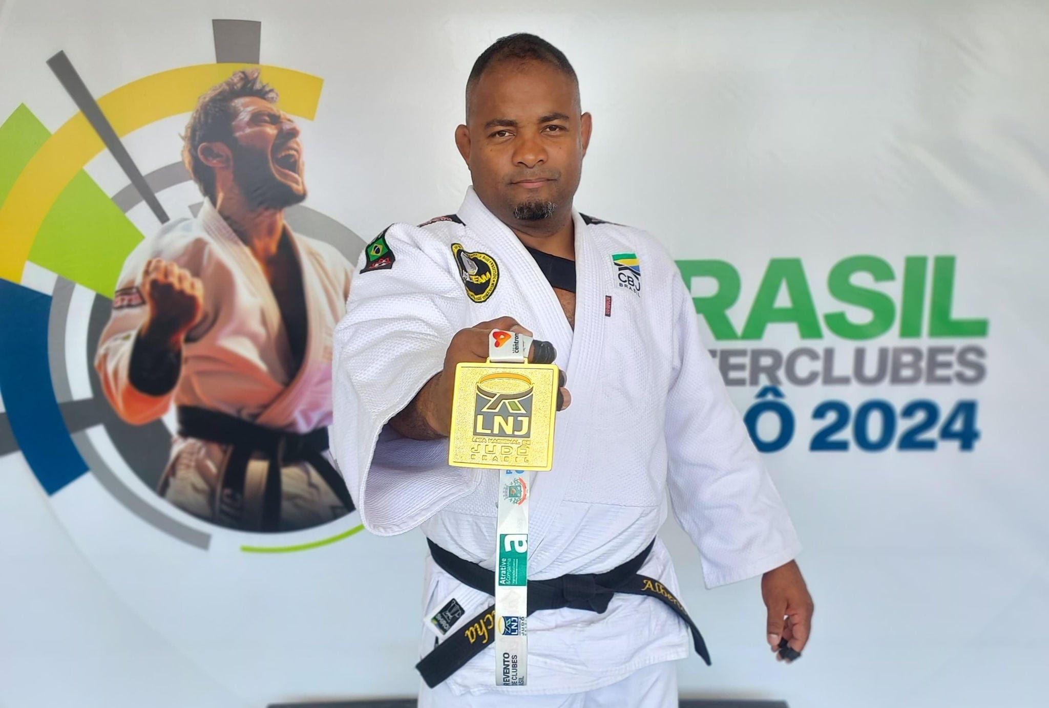 Nesta sexta-feira (20), o judoca embarca para mais um desafio internacional