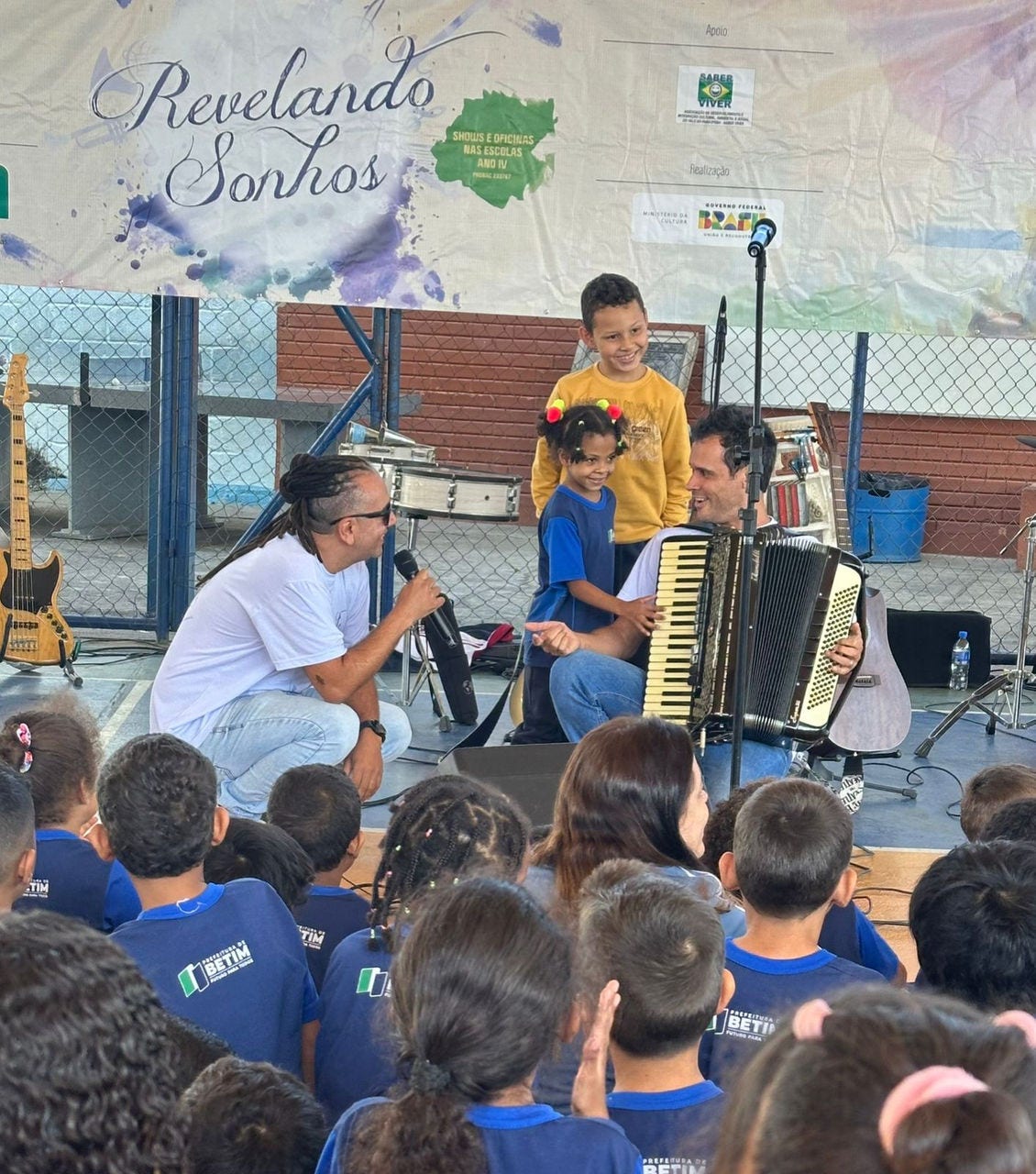 Em 2025, o Revelando Sonhos já passou por cinco escolas, alcançando 2.400 alunos. A última apresentação do ano aconteceu na Escola Municipal Barão do Rio Branco 