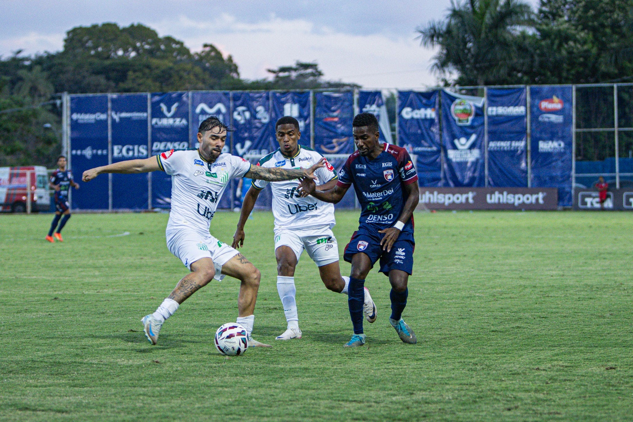 Time foi derrotado pelo time goiano na rodada anterior