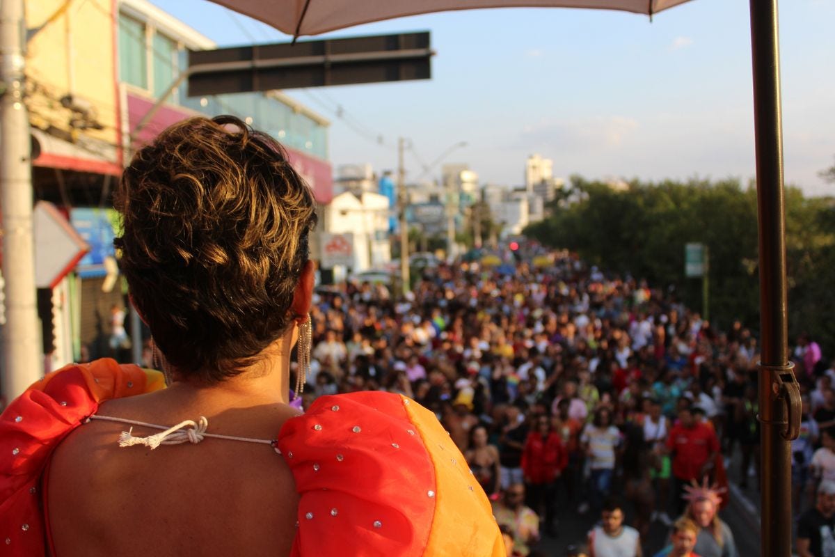 Tradicional desfile ao longo da avenida Edmeia Matos Lazzarotti sairá do estacionamento do poliesportivo 