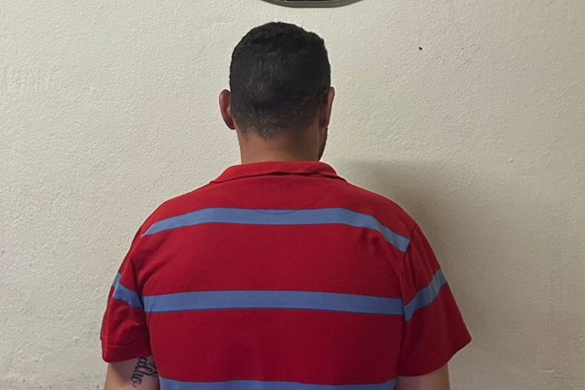 O homem já possui passagens pela polícia por roubo e ameaça. No momento da abordagem, negou o crime, mas, após ser questionado, confessou a autoria