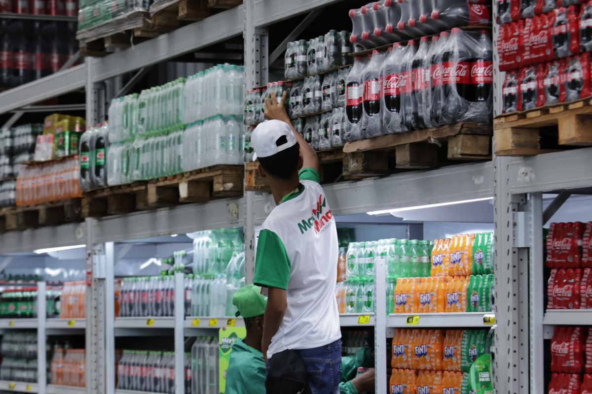 Mart Minas tem vagas em todas as quatro unidades no município