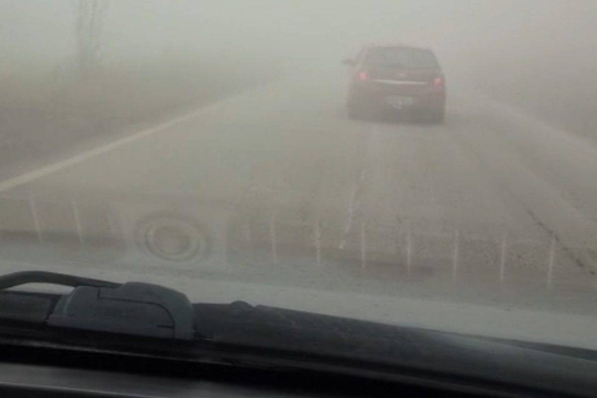 Visibilidade era baixa na BR-262 momentos antes do acidente que envolveu 14 veículos e matou uma pessoa