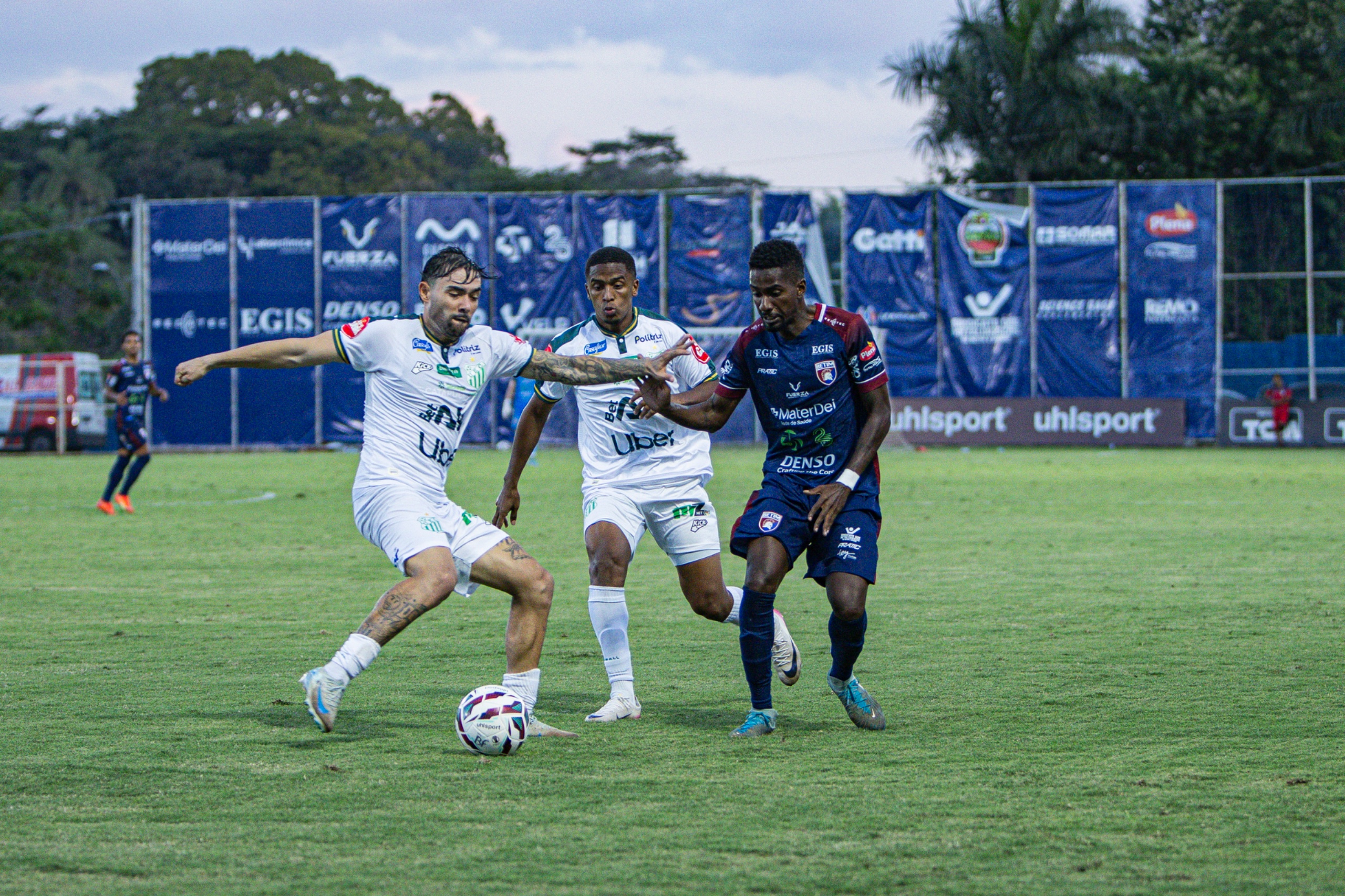 Time foi derrotado pelo time goiano na rodada anterior