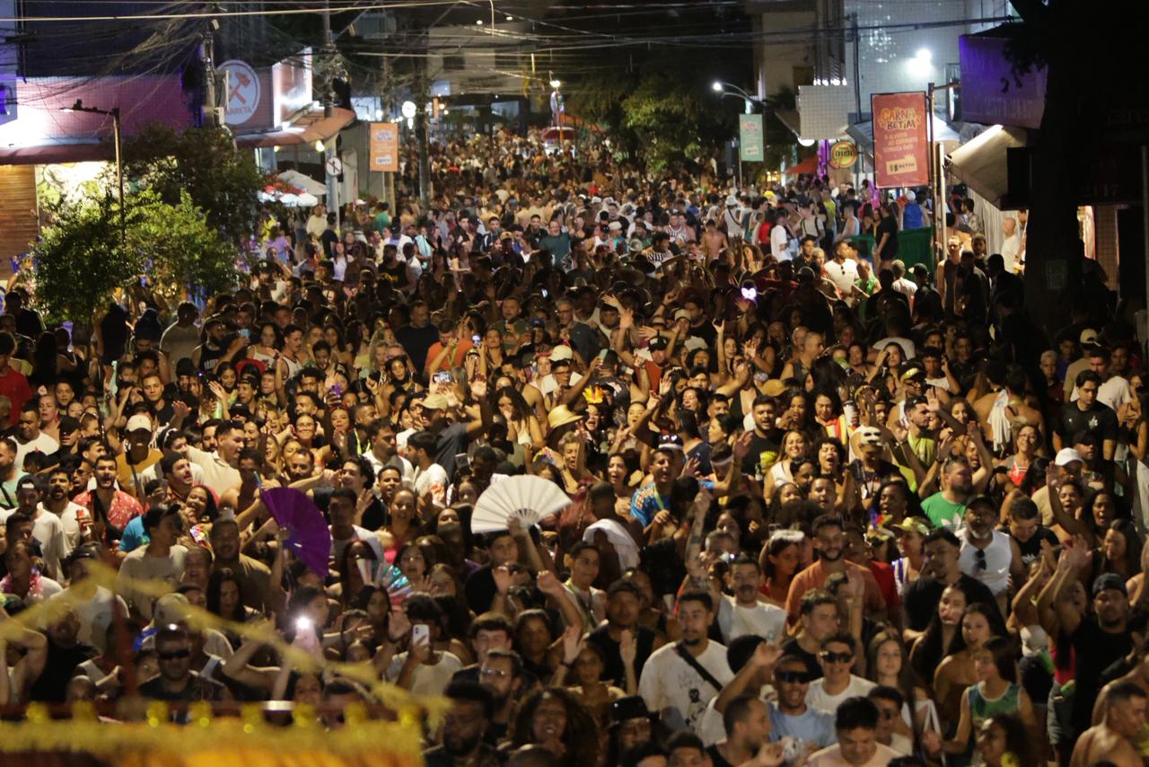 Após um dia intenso de desfiles de 12 blocos pela rua do Rosário, agora é se preparar para o segundo e último dia de festa