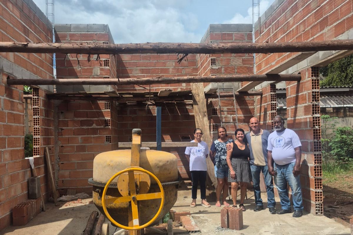 Projeto prevê uma capela de 70 metros quadrados, com cerca de 5 metros de frente e 7,5 metros de comprimento
