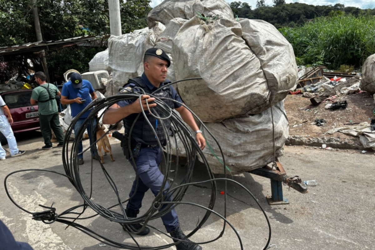 Ação desta sexta-feira (17) localizou estabelecimento clandestino e suspeito de furtos