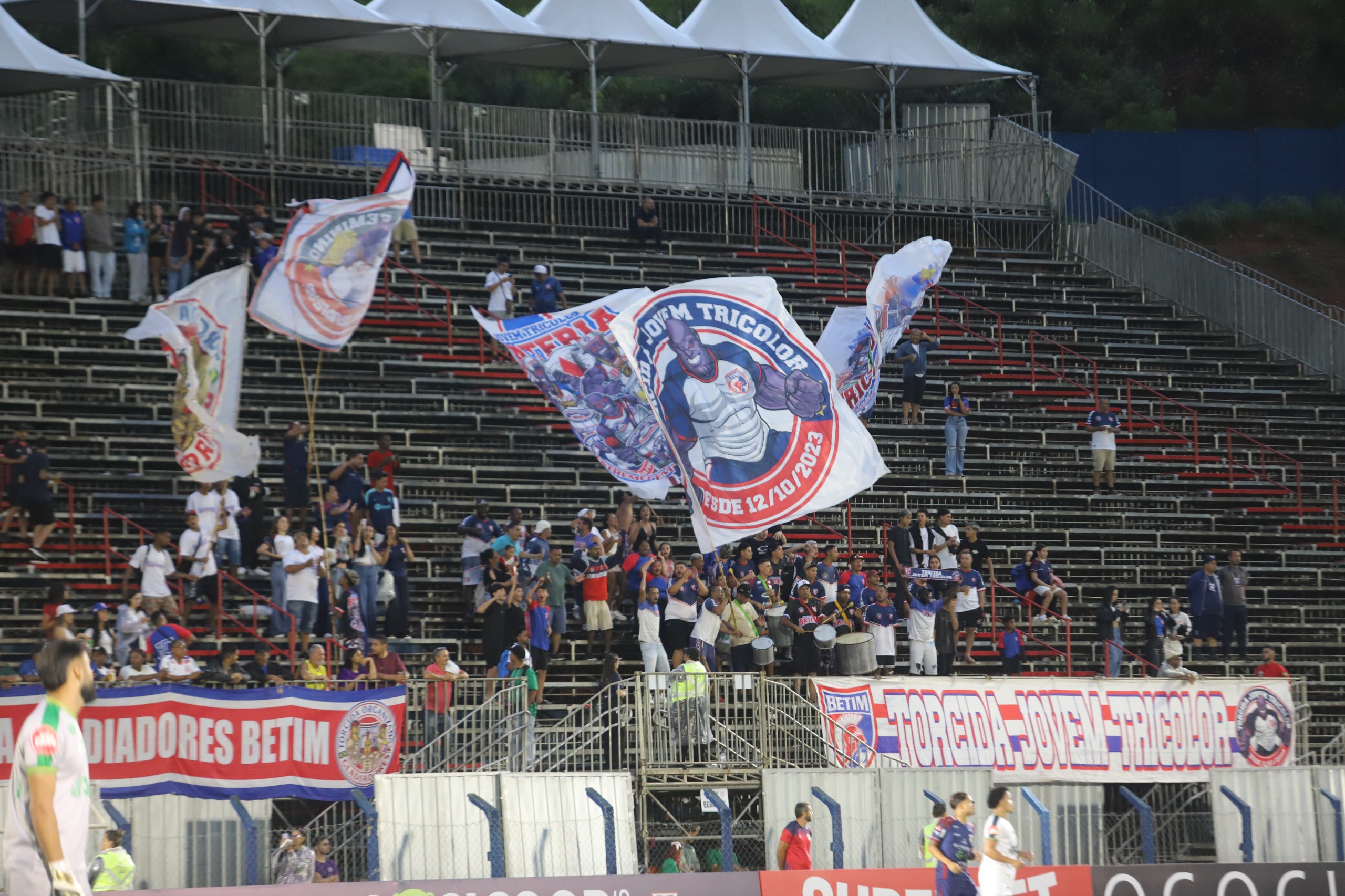 Arena Urbsan (antiga Vera Cruz), local da partida, só comporta 2 mil torcedores