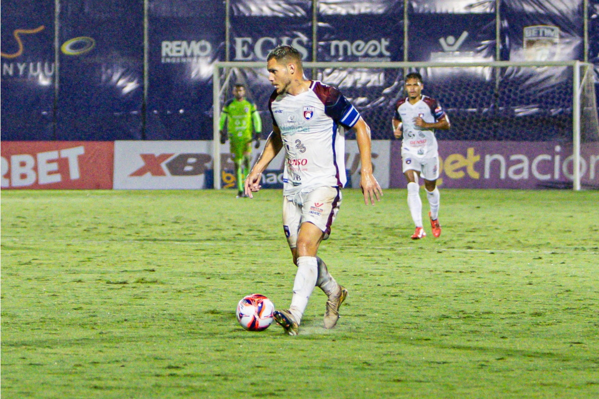 O atacante Erick Salles já marcou dois gols com a camisa do Betim Futebol no Campeonato Mineiro 2026