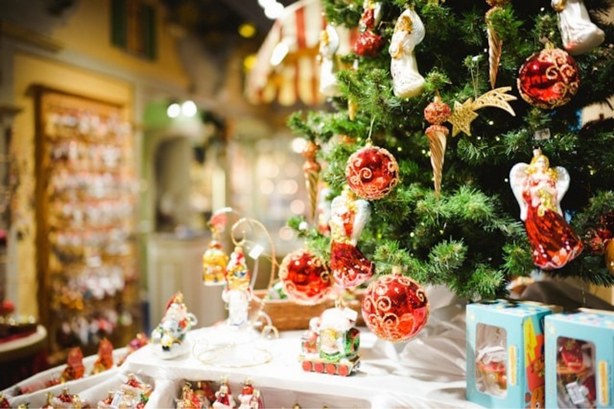 Para datas como o Natal, o estoque de lojistas precisa ser reforçado, as campanhas devem estar prontas, e a equipe, organizada