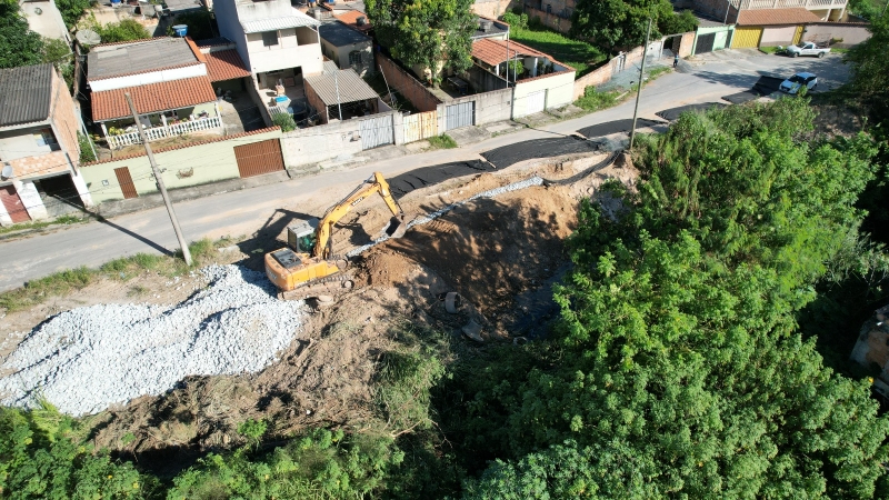 Uma das obras é realizada na rua Índio Galdino Jesus dos Santos, no Campos Elíseos, com a estabilização da calha do córrego
