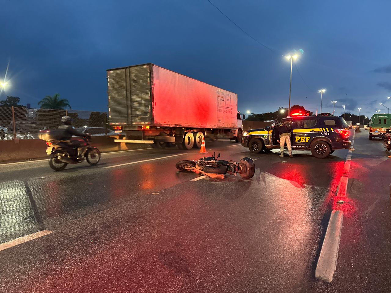 Motociclista chegou a ser socorrido pelo Samu no local, mas não resistiu aos ferimentos
